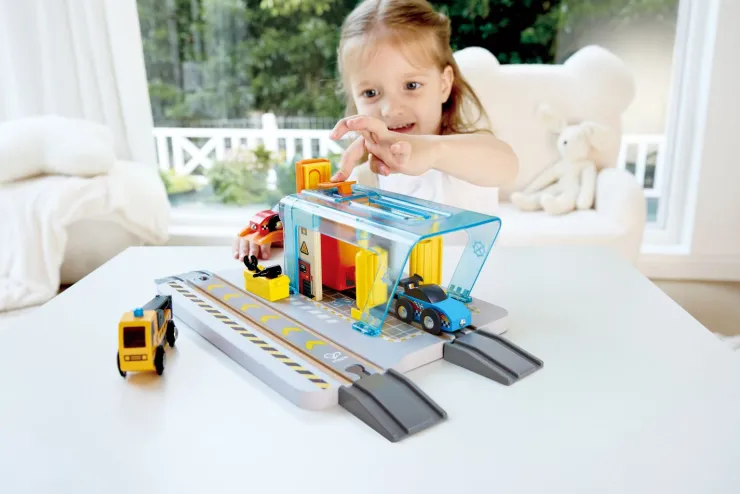 HAPE Wooden Toys | Trains & Train Sets>Vehicles Repair And Wash Station